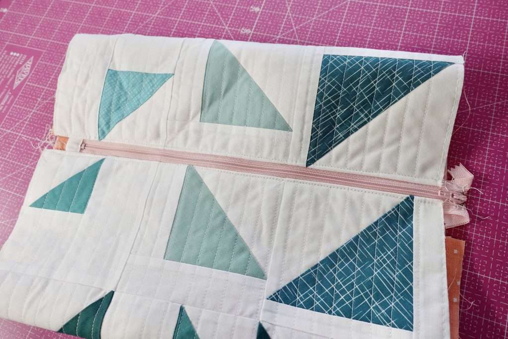 how to make a quilted zipper pouch 