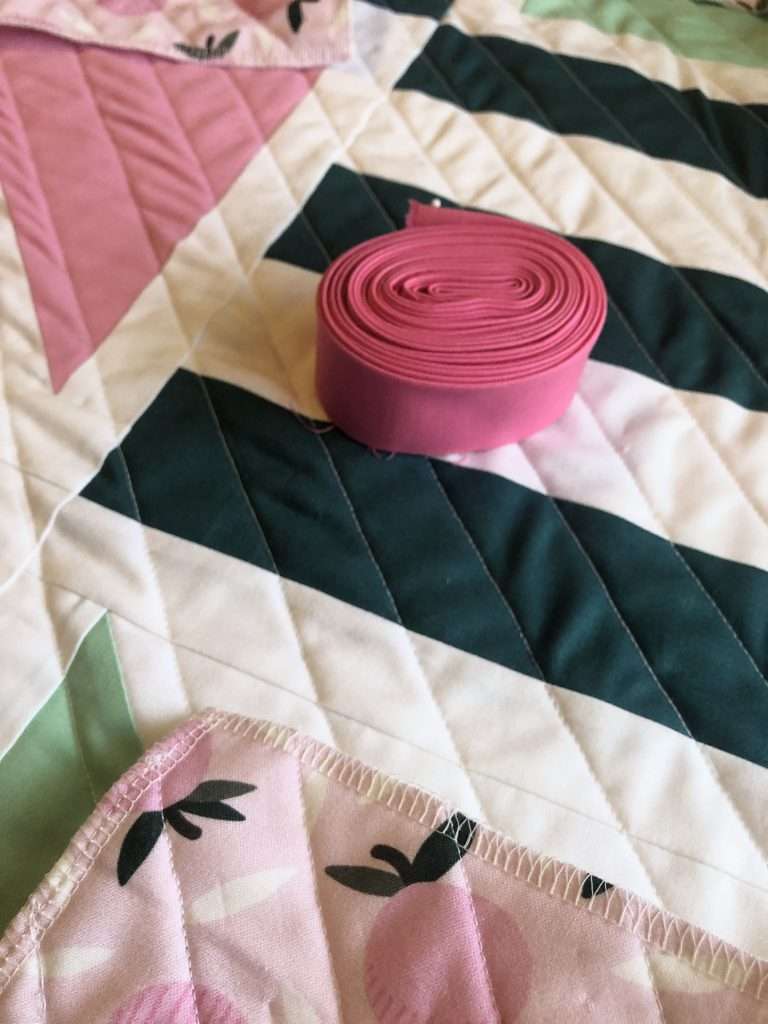Learn how to make binding for a quilt, getting started with modern quilting, learn how to bind a quilt, homemadeemilyjane