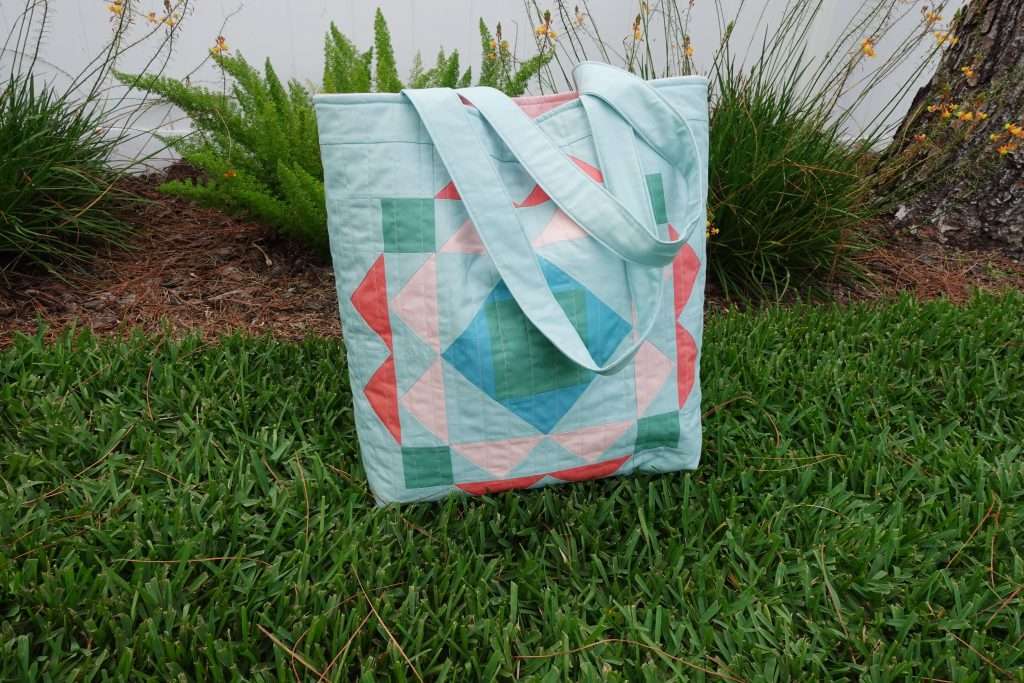 Paradigm Quilted tote bag Tutorial - make your own beach bag or grocery tote bag using the Paradigm Quilt Pattern by Homemade Emily Jane