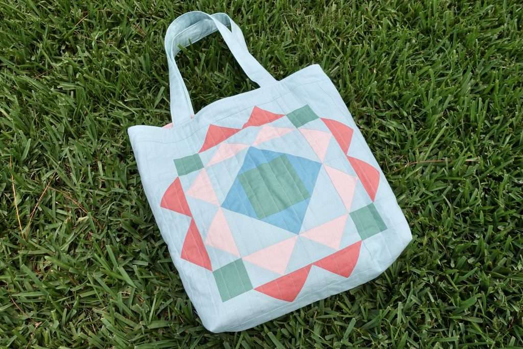 Paradigm Quilted tote bag Tutorial - make your own beach bag or grocery tote bag using the Paradigm Quilt Pattern by Homemade Emily Jane