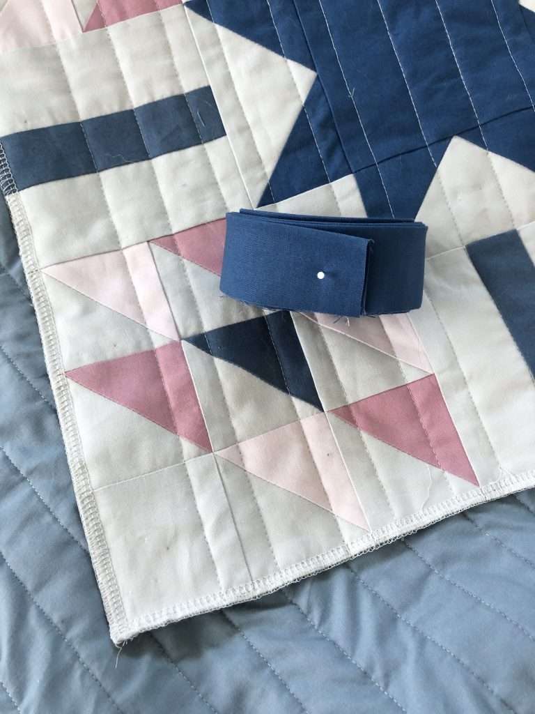 Learn how to make binding for a quilt, getting started with modern quilting, learn how to bind a quilt, homemadeemilyjane