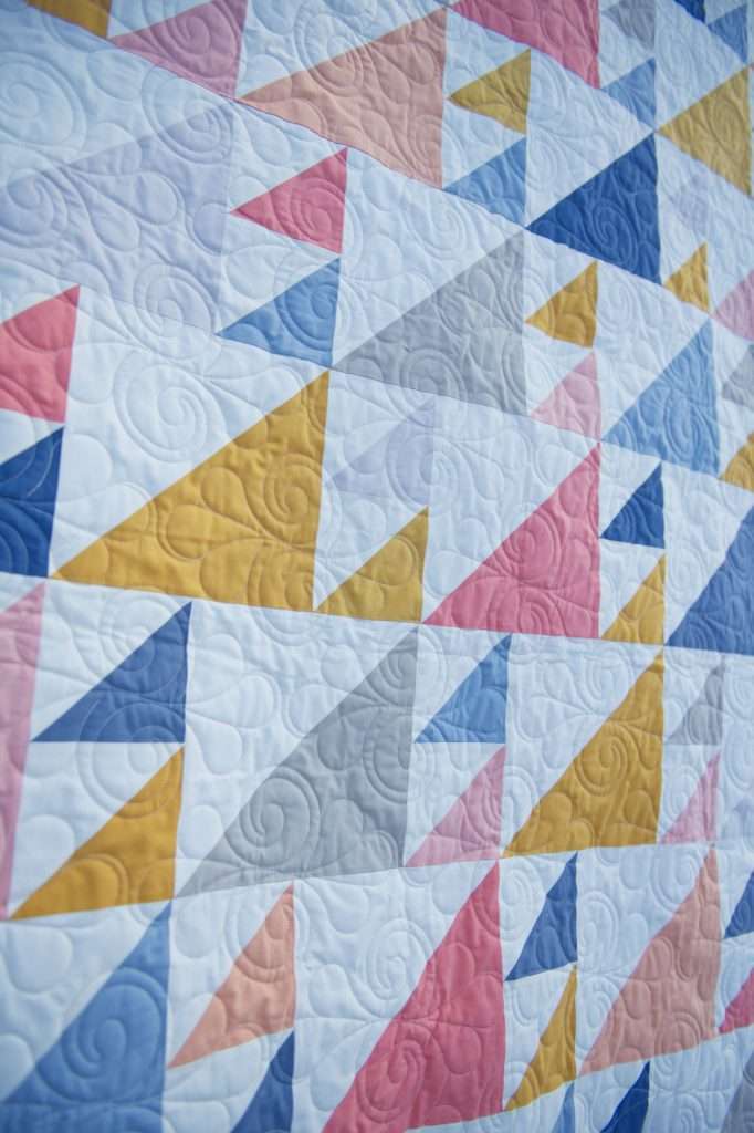 AccuQuilt Quilt patterns - an easy modern half square triangle quilt Sail by Homemade Emily Jane