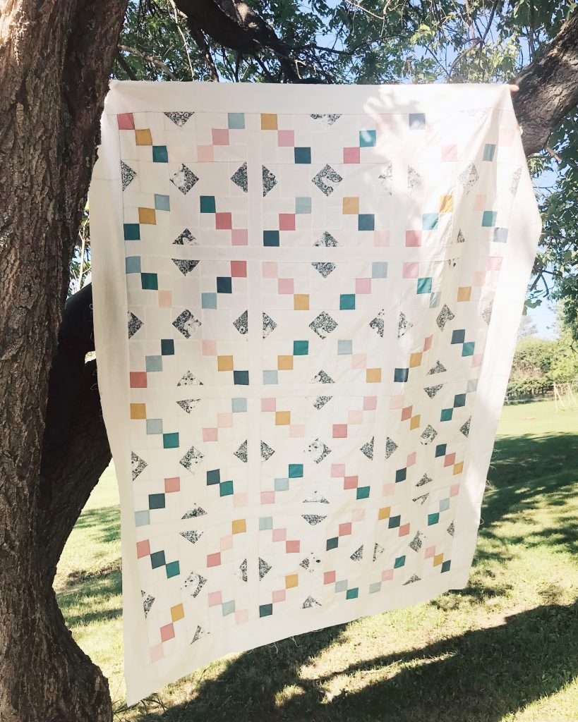 make a modern and scrappy Keystone Quilt 