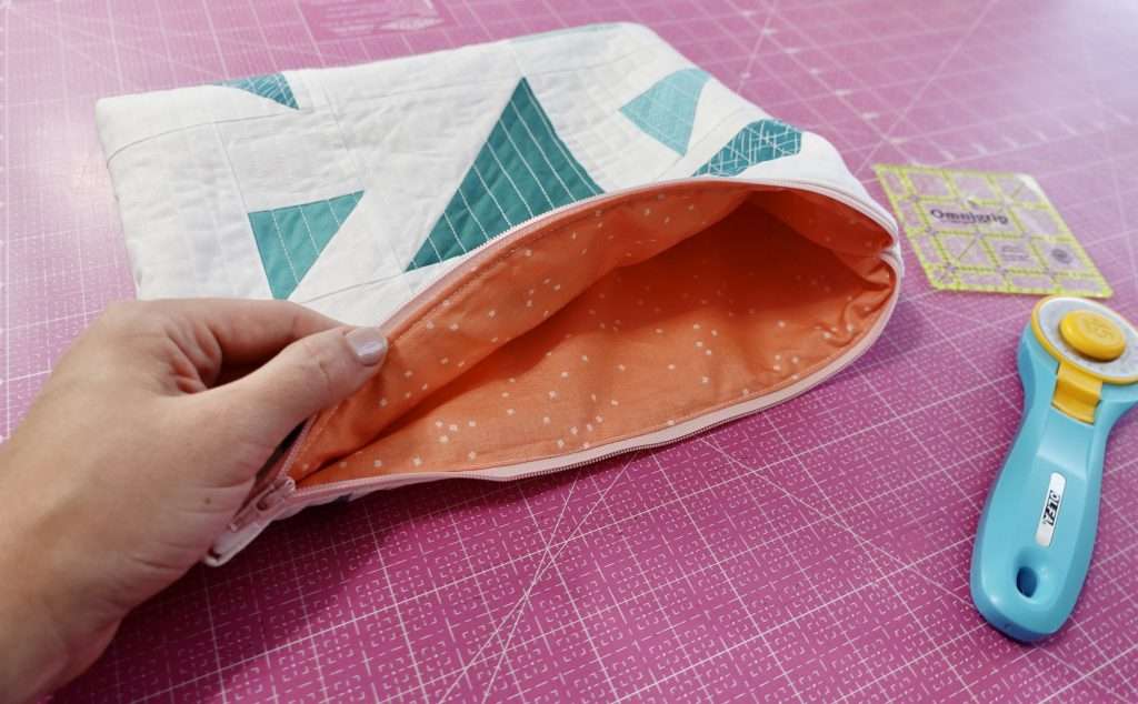 how to make a quilted zipper pouch 