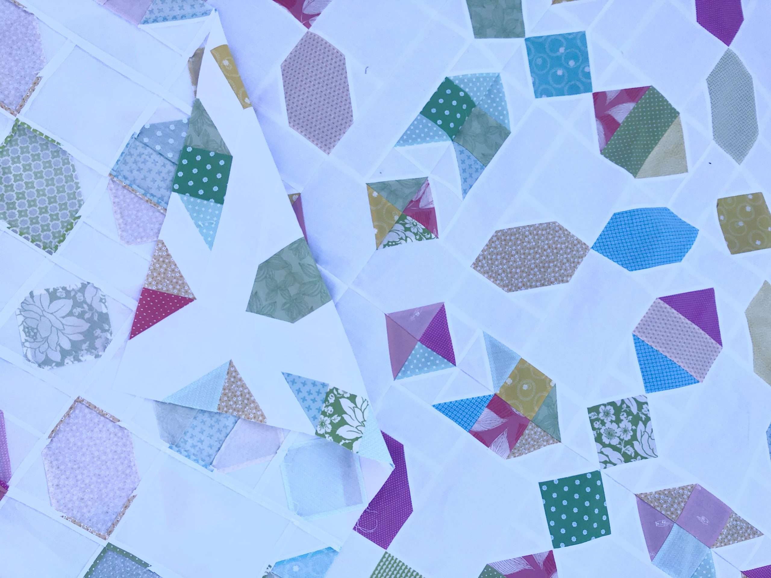 Connector Quilt fabric scraps, scrappy quilt pattern, easy quilt pattern, scrap buster, homemadeemilyjane, connector quilt, fabric scraps, fat quarter quilt pattern, throw size quilt